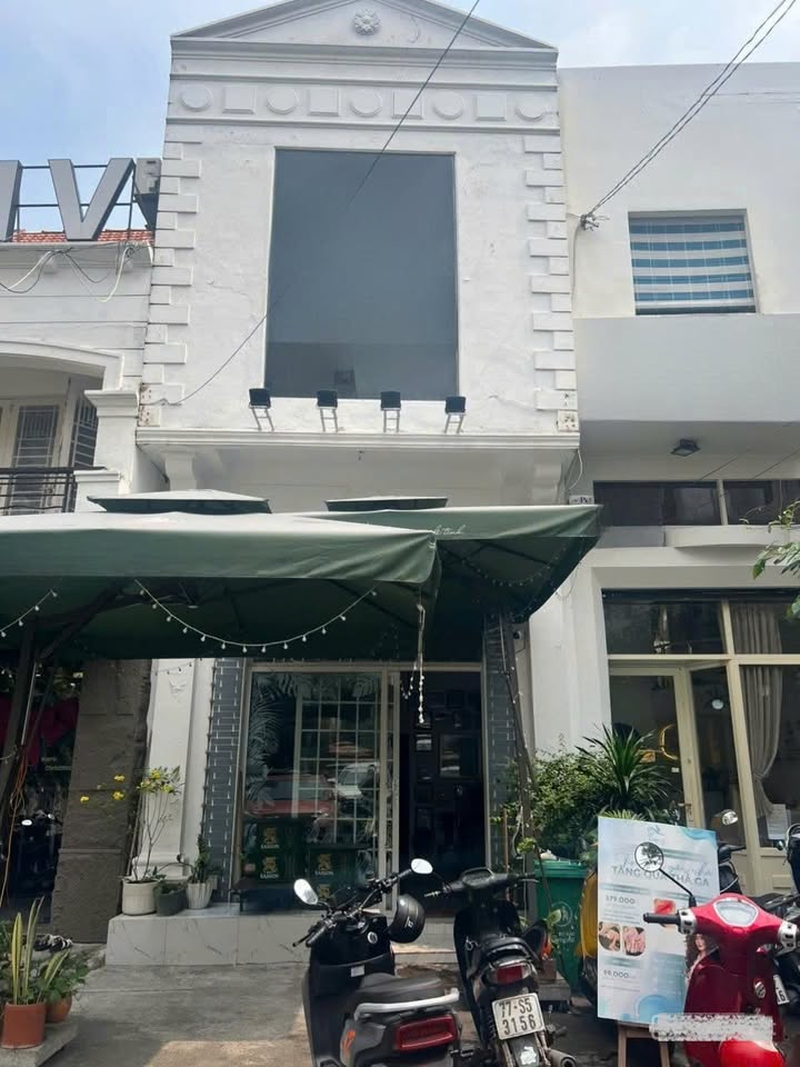 Nhà phố cho thuê hẻm xe tải Trần Nhật Duật, Quận 1 - 4m x 15m - Phù hợp kinh doanh, chỉ 35 triệu/tháng!