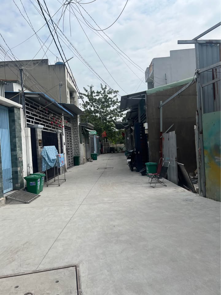 Nhà 3 tầng hẻm xe hơi Thạnh Lộc 158m² giá 5.55 tỷ - Full nội thất sang trọng!