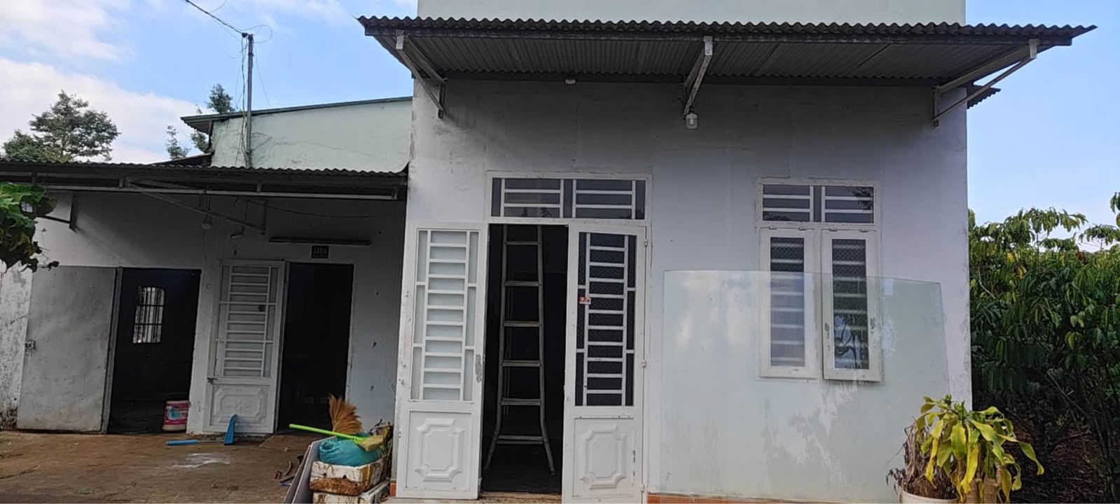 Nhà cho thuê đường Lê Thị Riêng, Lộc Châu 2.5 triệu - Sân vườn rộng rãi!