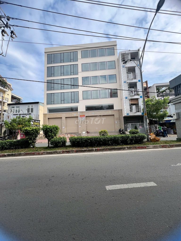 Tòa nhà mới xây mặt tiền Nguyễn Cửu Đàm 2100m² giá 280 triệu - Phù hợp cho nhiều loại hình kinh doanh!