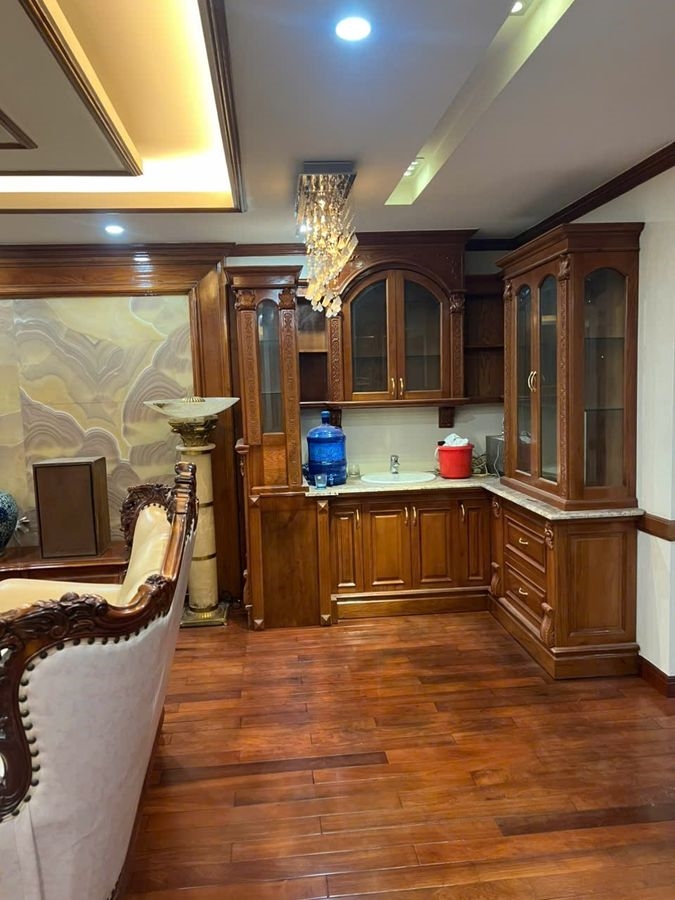 Căn hộ Dịch Vọng Cầu Giấy 202m² giá 18.8 tỷ - Chính chủ, nội thất nhập khẩu cao cấp!