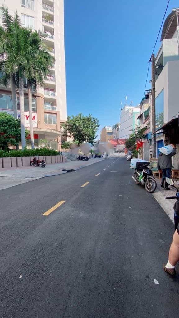 Nhà mặt tiền Nguyễn Văn Nguyễn, Quận 1, 90m² giá 29 tỷ - Vị trí lý tưởng cho kinh doanh!