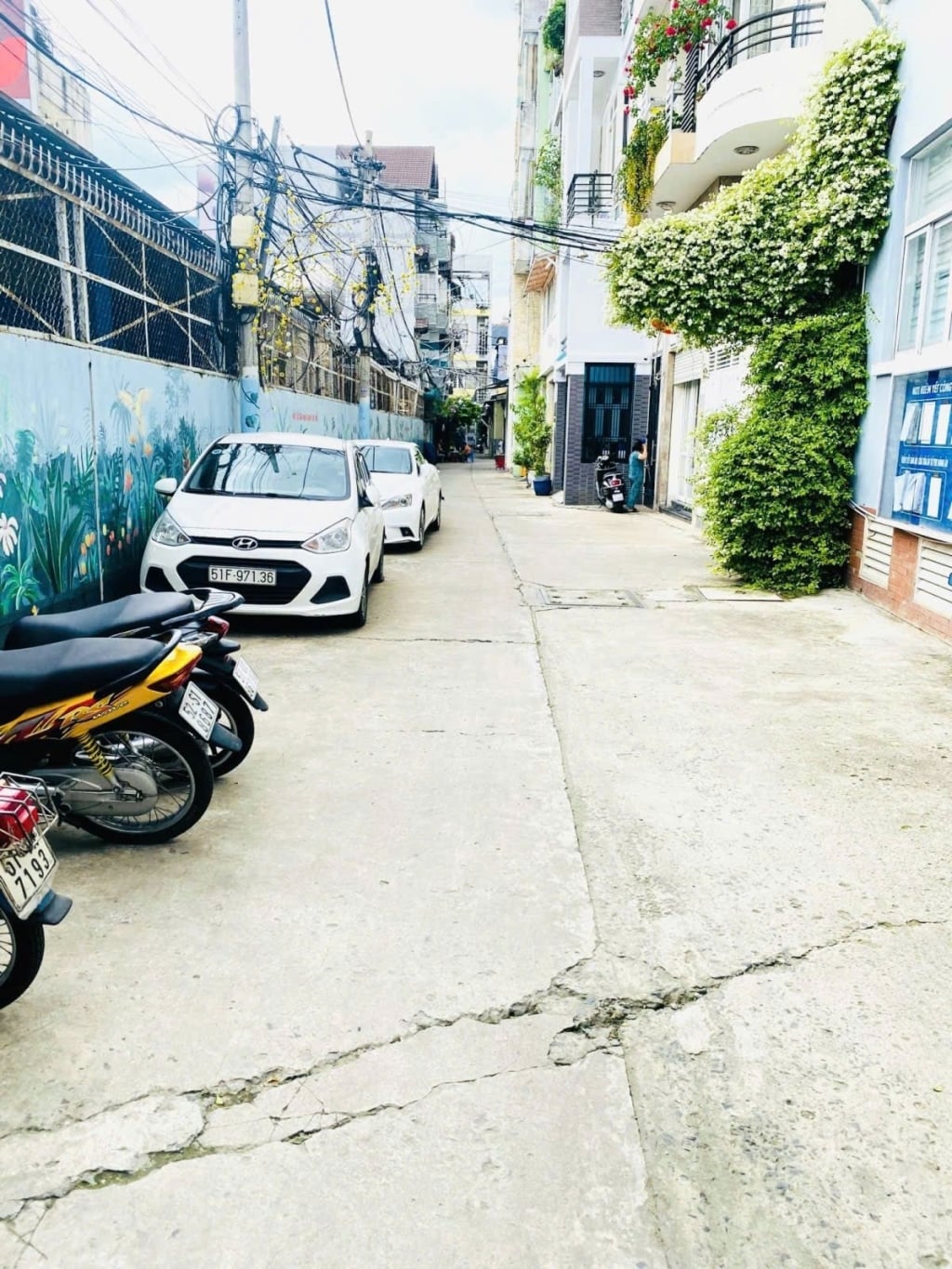 Nhà góc 2 mặt hẻm Võ Văn Kiệt, Quận 1, Diện tích 70m² chỉ 14 tỷ - Nhà cấp 4 cho thuê 3 phòng
