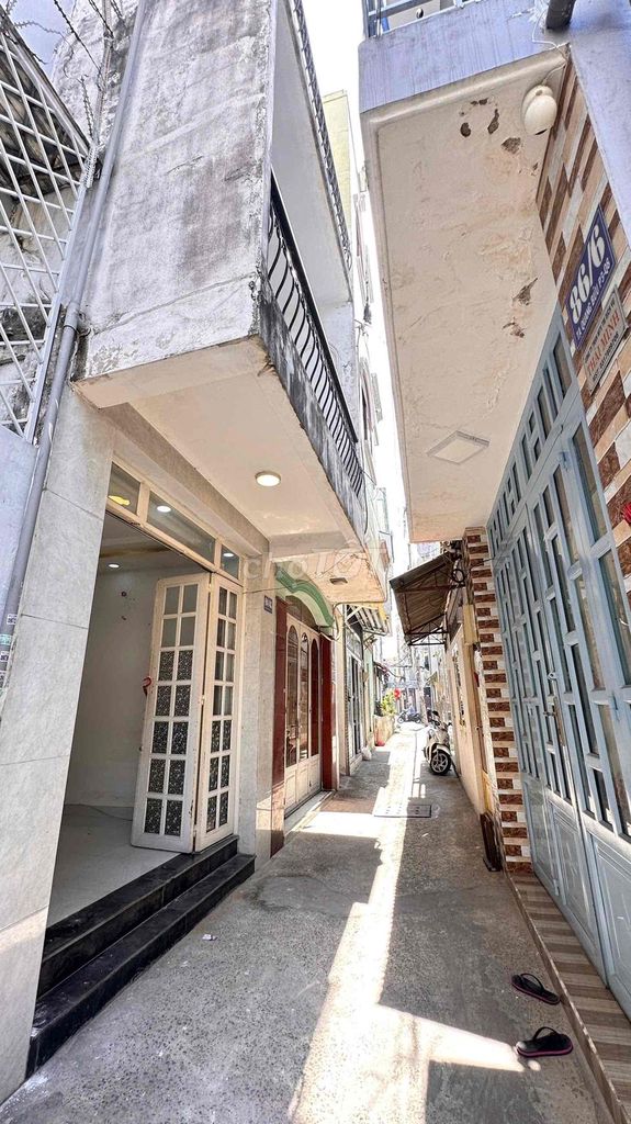 Nhà 3 tầng tại Tạ Quang Bửu, Q8 - 21m², giá 3.68 tỷ - Sổ hồng riêng