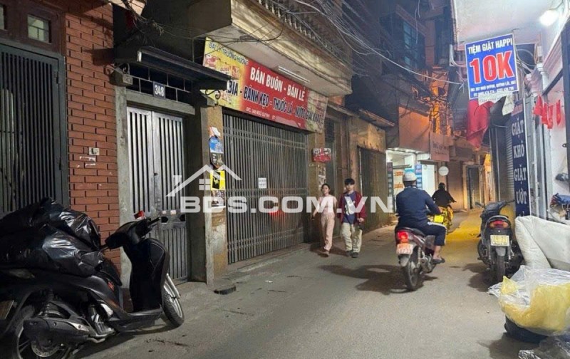 Nhà mặt ngõ Quỳnh, Hai Bà Trưng 28m² giá 8 tỷ - Lô góc ô tô đỗ cửa, kinh doanh tốt!