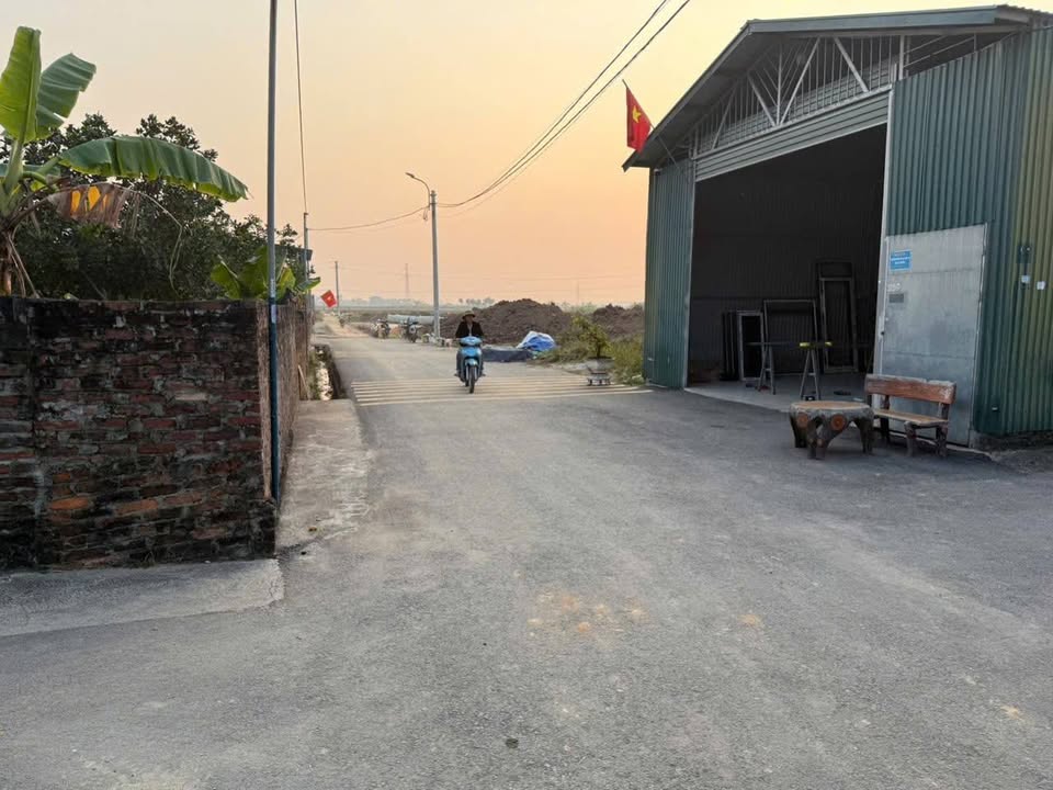 Đất nền Thôn Thịnh Đức, Xã Tân Phong, 80m² giá 2 tỷ - Đường thông thoáng, gần KCN!