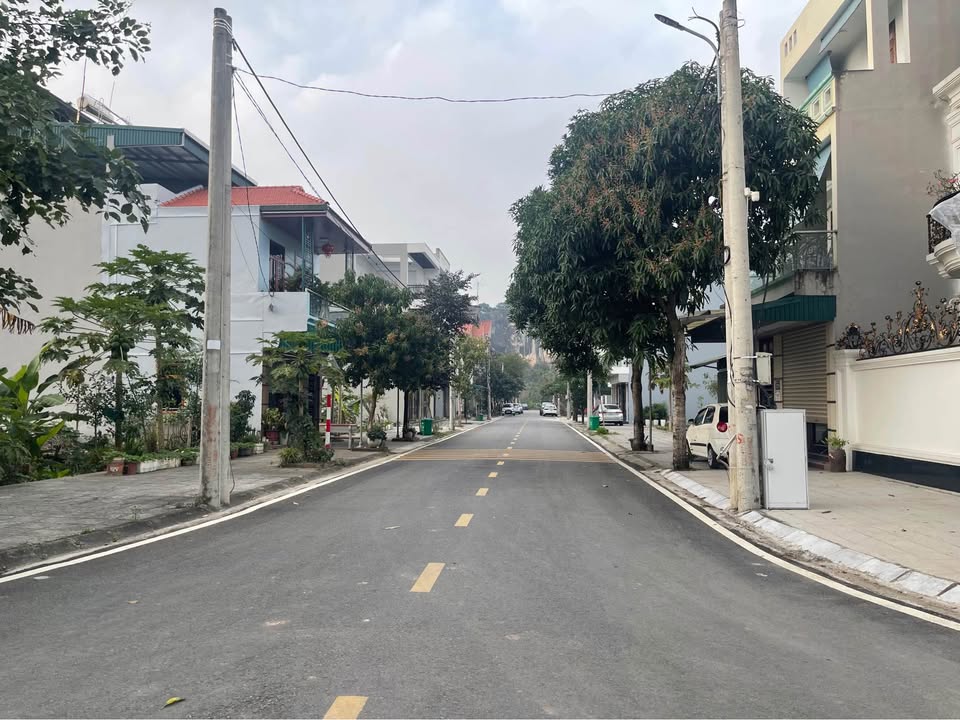 Đất nền đẹp Phường Hoa Lư Kim Sơn 111m² giá 5 tỷ - Vị trí trung tâm thuận lợi!