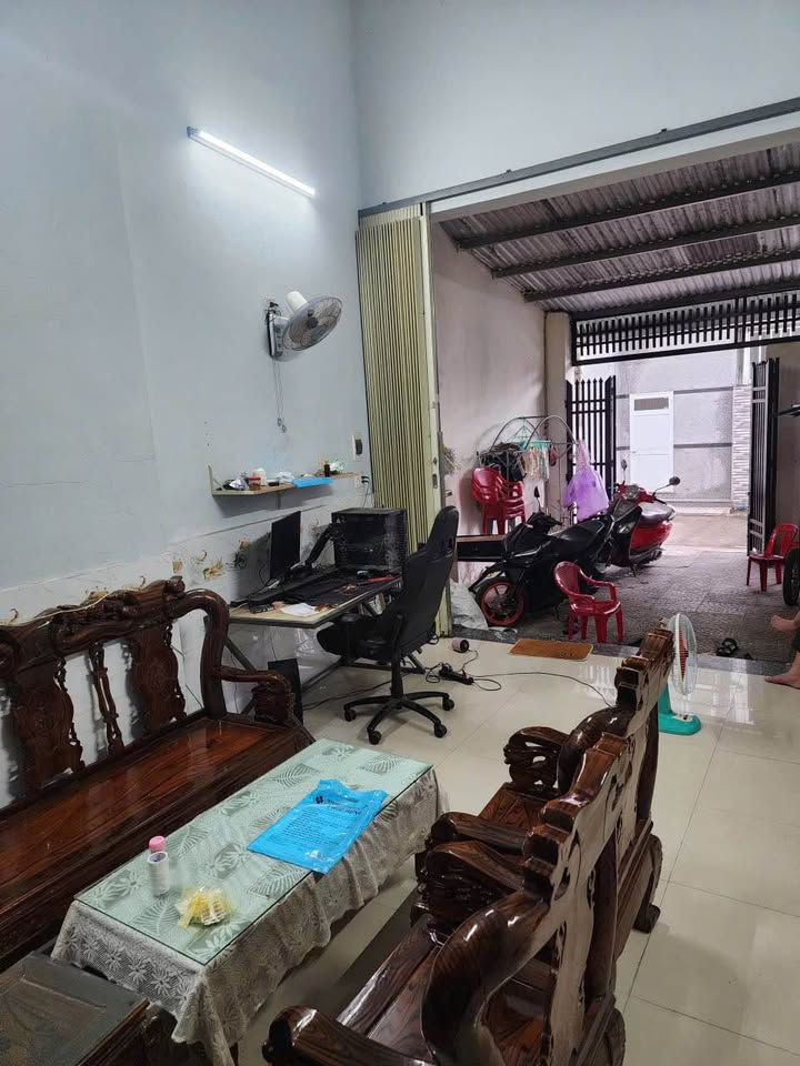 Nhà hẻm ô tô đường Lê Lợi, TP Quảng Ngãi 119m² - Giá chỉ 2.1 tỷ, sẵn sàng giao dịch!