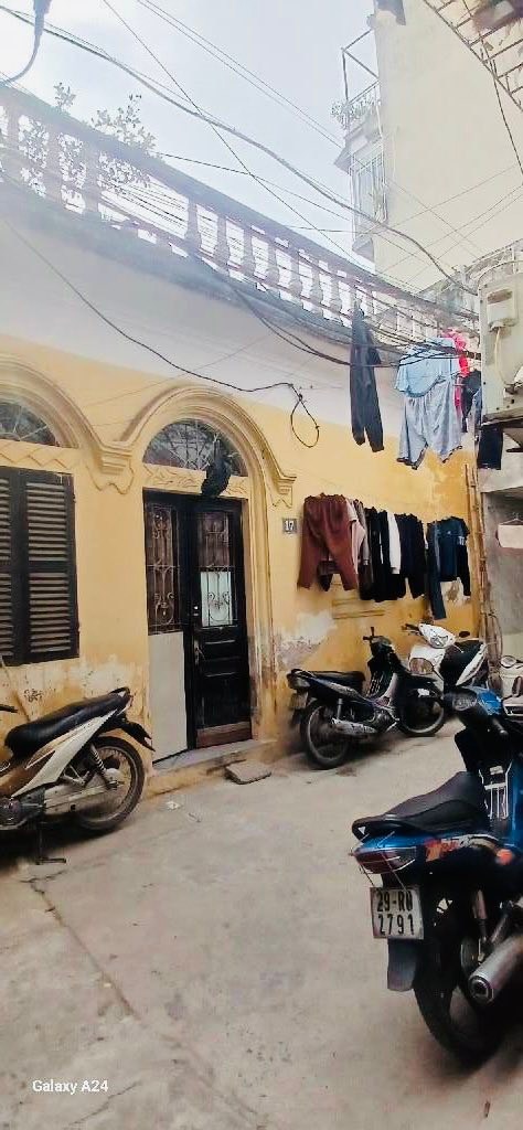 Căn hộ tập thể Cổ Nhuế 28m² giá 1.64 tỷ - Vị trí đẹp, tiện ích đầy đủ!