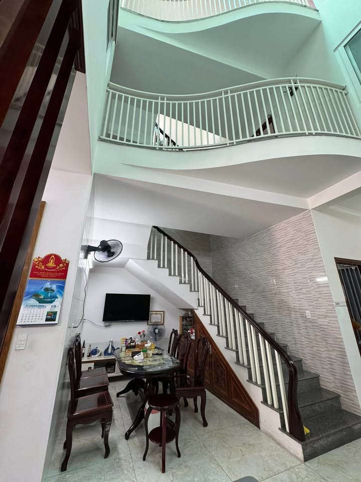 Nhà mặt tiền Lê Quang Định, Vũng Tàu 105m² giá 13 tỷ - Kinh doanh sầm uất!