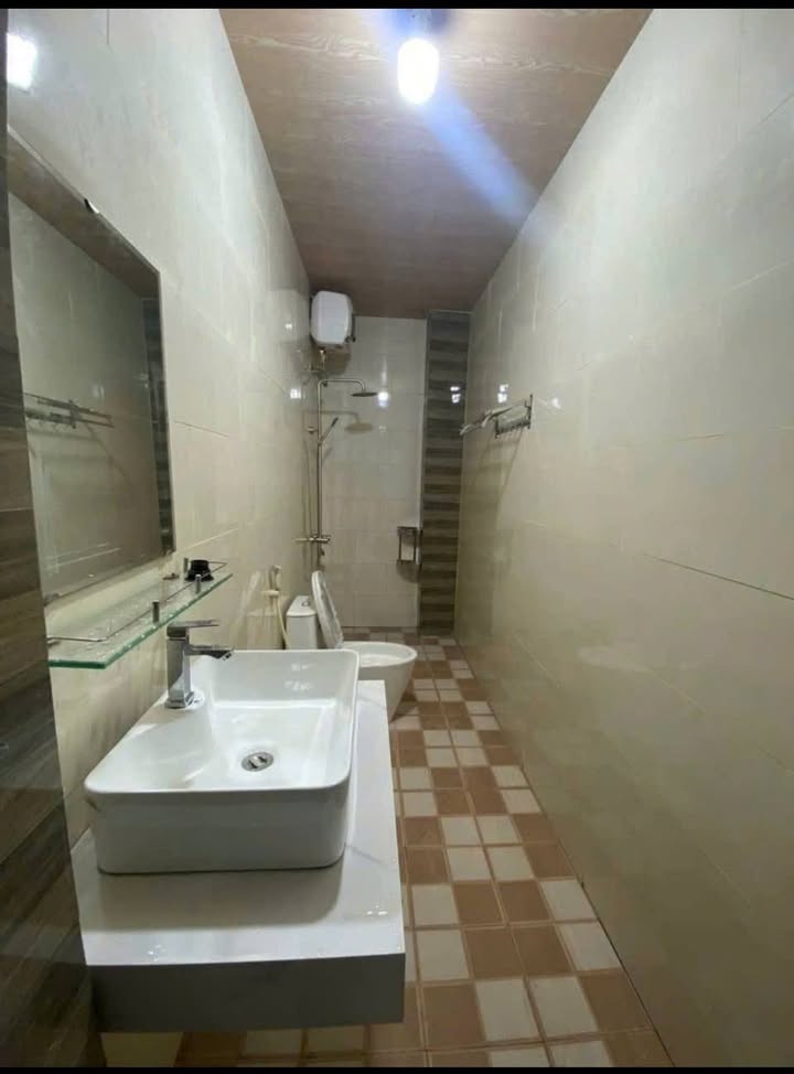 Nhà 2 tầng cho thuê đường Minh Mạng, 300m² giá chỉ 8 triệu - Sẵn sàng vào ở ngay!