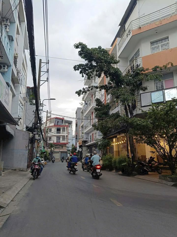 Bán FrontHouse tại Tân Phú 85m² giá 12.5 tỷ - Đầu tư sinh lời ngay!