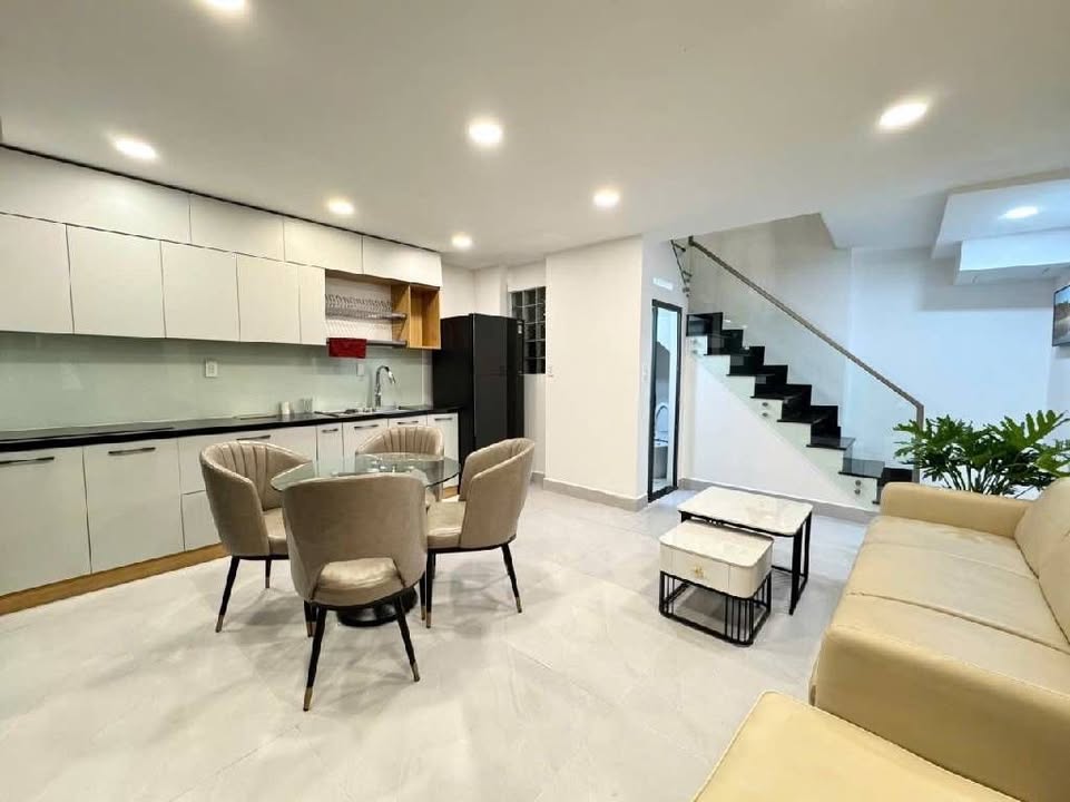 Nhà 5 tầng hẻm rộng gần mặt tiền Nam Kỳ Khởi Nghĩa 30m² - Tiện ích đầy đủ, giá tốt!