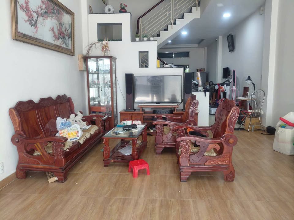 Nhà cho thuê Đường Lê Trọng Tấn, Tân Phú, 90m² - Kết cấu 3 tầng hiện đại, tiện nghi đầy đủ!