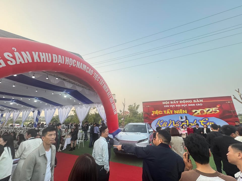 Nhà 3 tầng cho thuê mặt đường Lê Công Thanh, Phủ Lý - Giá thỏa thuận