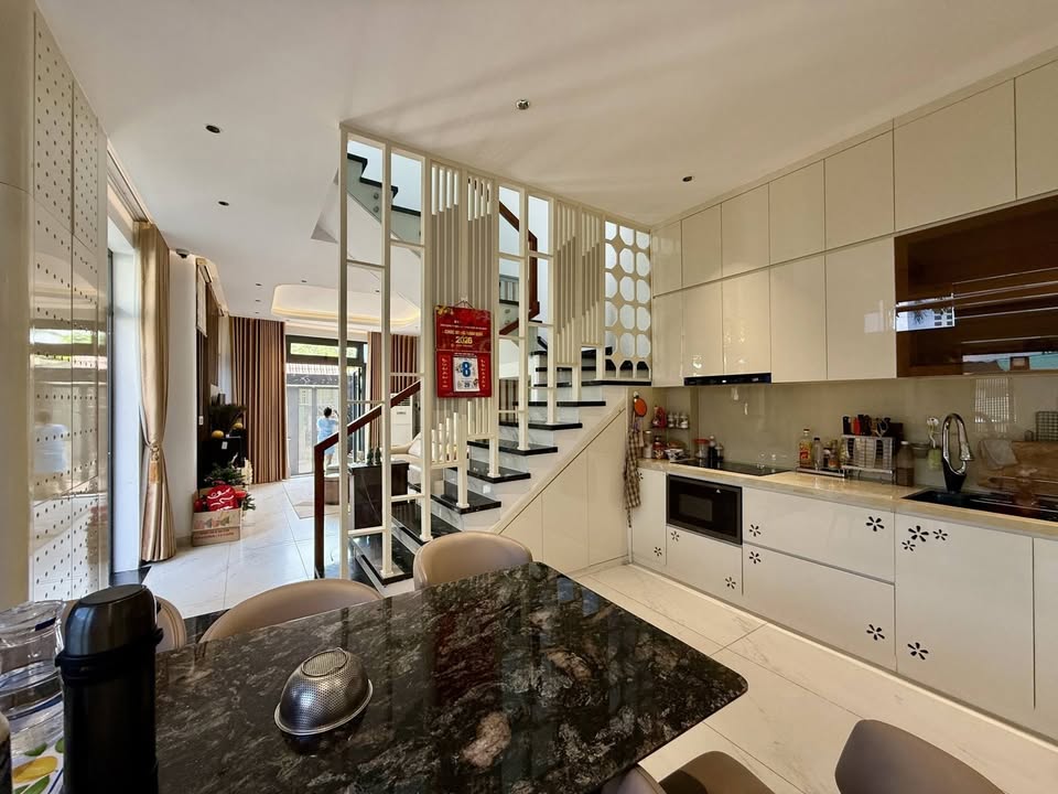 Biệt thự căn góc Linh Đông 154m² giá 15.8 tỷ - Pháp lý rõ ràng, sẵn sàng ở ngay!