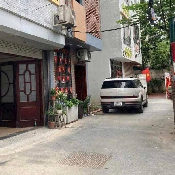 Nhà phố Hoàng Quốc Việt 35m² giá 7 tỷ - Nhà dân xây, full nội thất, 2 mặt thoáng