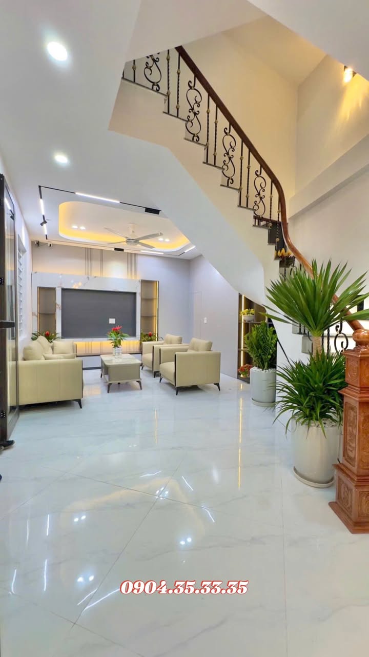 Nhà riêng 50m² Minh Khai, Quận Hai Bà Trưng giá chỉ 9.8 tỷ - Thiết kế hiện đại, sổ đỏ chính chủ!