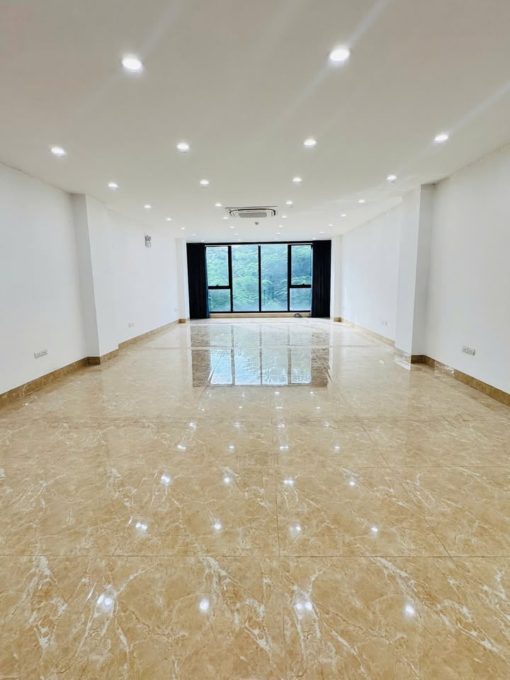 Văn phòng cho thuê Quận Đống Đa 120m² giá 18.5 triệu - Vị trí đắc địa gần Ngã Tư Sở!