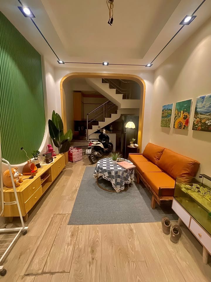 Nhà nguyên căn 5 tầng tại Tây Sơn, Đống Đa, 30m² - Cho thuê ngay với giá 15 triệu/tháng!