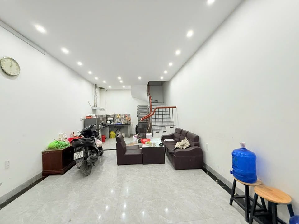 Nhà cho thuê tại Định Công 40m² giá chỉ 5.5 triệu - Đầy đủ nội thất, sẵn sàng vào ở!