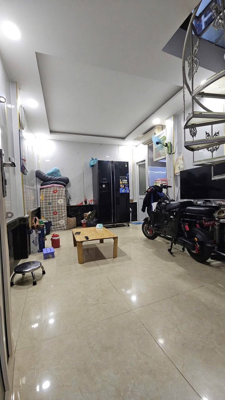 Nhà riêng Phường Hưng Phú Quận 8 17m² giá 3.1 tỷ - Sổ hồng riêng, hẻm an ninh!