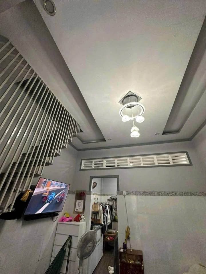 Nhà 2 tầng mặt tiền hẻm gần chợ Công Xi, Vĩnh Long 36m² giá 1.85 tỷ - Kinh doanh thuận lợi!