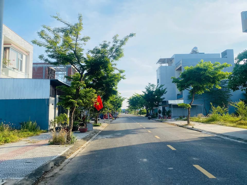 Đất nền Hòa Xuân 105m² giá 5.5 tỷ - Sổ đỏ chính chủ, vị trí đẹp!