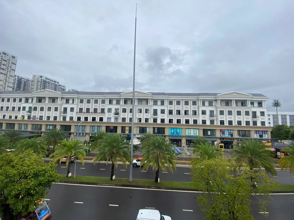 Cho thuê văn phòng Manhattan Glory quận 1 200m² giá 10 triệu - Sẵn sàng làm việc ngay!