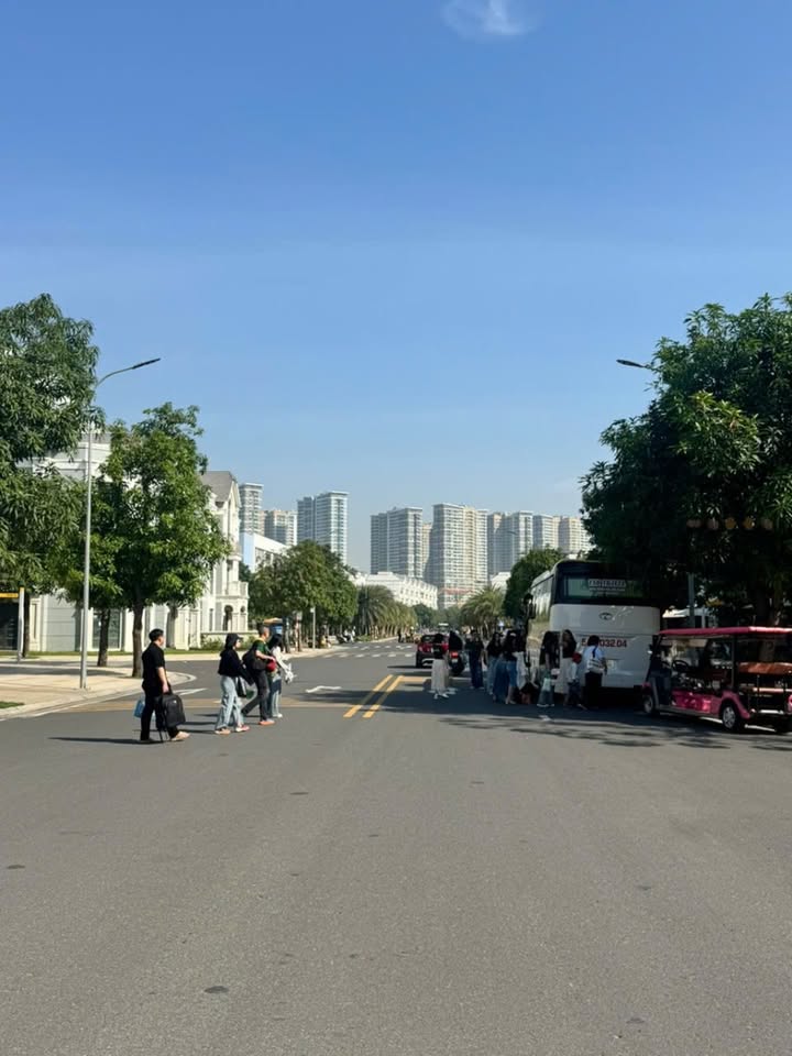 Nhà phố Vinhomes Grand Park Quận Tân Bình 144m² giá 27 tỷ - Sổ đỏ chính chủ, vị trí đắc địa!