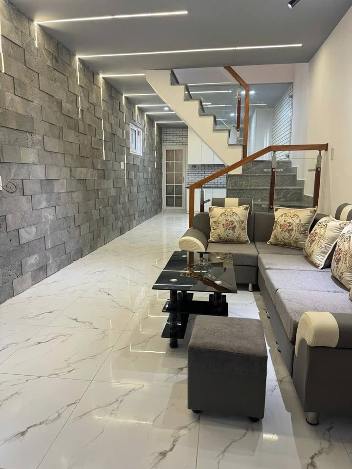 Nhà phố Xuân Hương Đà Lạt 40m² giá 1.95 tỷ - Thiết kế hiện đại, cách chợ chỉ 2km!