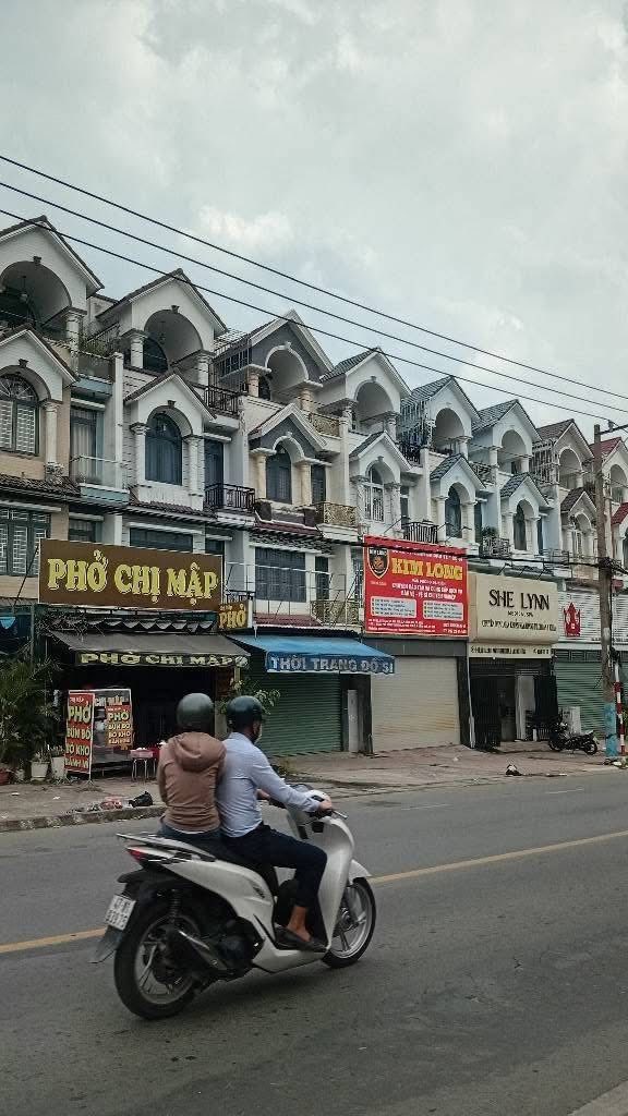 Nhà phố mặt tiền Tỉnh lộ 743A, Dĩ An 88m² giá 9.5 tỷ - Cơ hội đầu tư sinh lời!