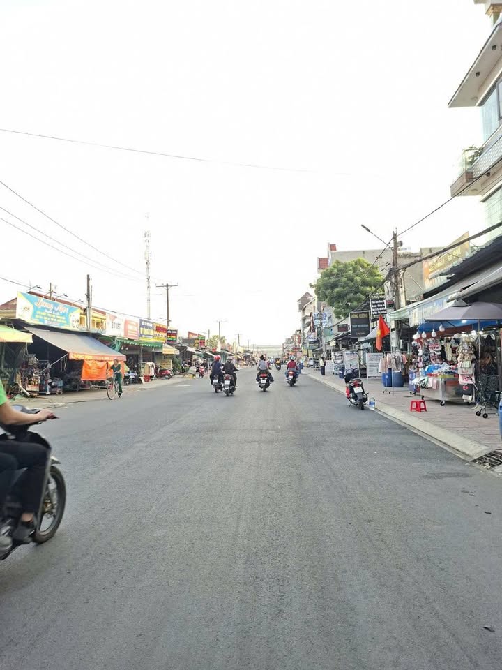 Nhà mặt tiền kinh doanh Bình Hòa, Thuận An 130m² giá 3.95 tỷ - Dòng tiền ổn định ngay hôm nay!