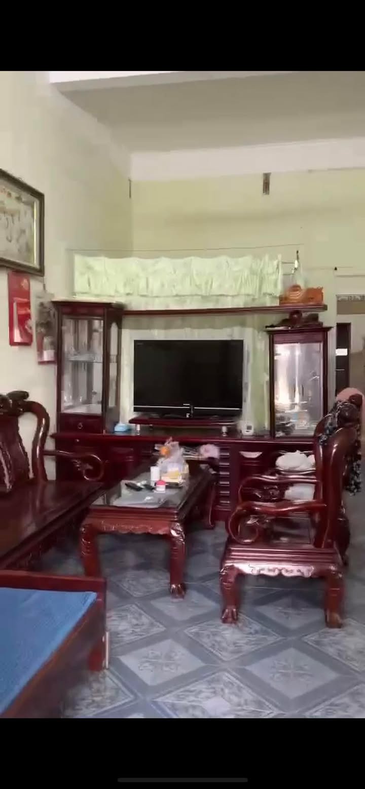 Nhà 2 tầng khu tập thể cán bộ trường cơ yếu - Diện tích 85m² giá 2 tỷ - Sẵn sàng chuyển nhượng!