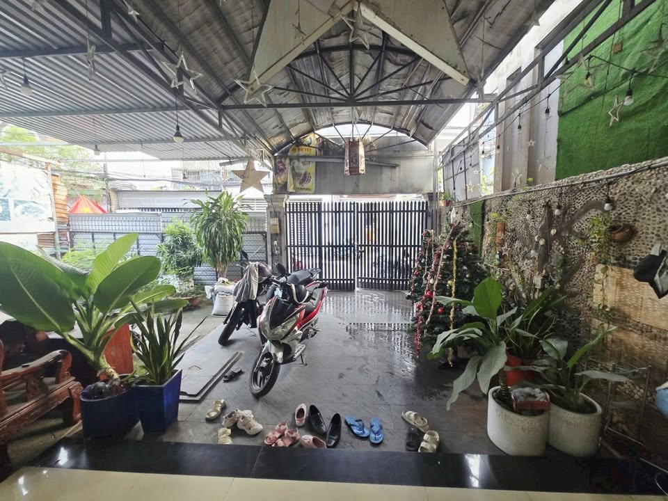 Nhà Mặt Tiền Đỗ Xuân Hợp 96m² giá 10.6 tỷ - Vị trí đỉnh, tiện kinh doanh!