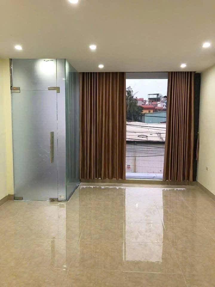 Cho thuê văn phòng 70m² tại Ngọc Lâm, Long Biên - Mặt bằng riêng biệt, giá chỉ 7 triệu/tháng!
