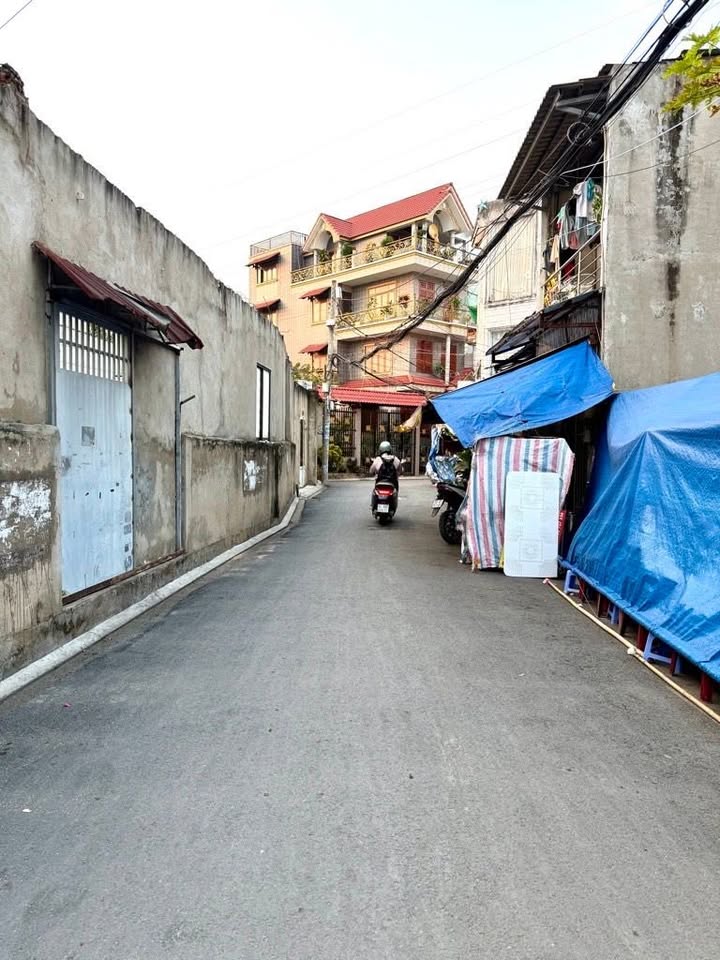 Nhà riêng Quận 12, 200m² giá 11 tỷ - Hẻm xe tải, sát trường Tiểu học Quới Xuân