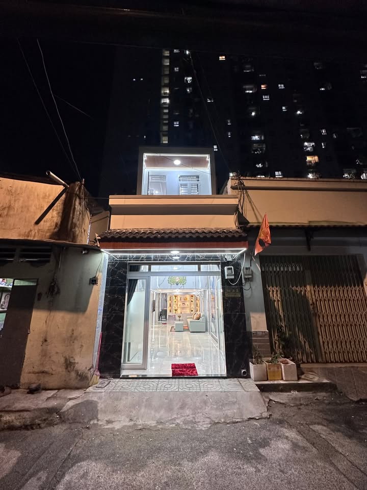 Nhà Mặt Đường Tân Thới Nhất, Quận 12, 45m² giá 4.98 tỷ - Thiết kế hiện đại, gần chợ và công viên!