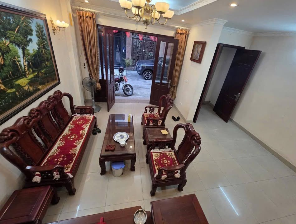 Cho thuê nhà nguyên căn phố Lâm Hạ, Long Biên 80m² - Ô tô tránh