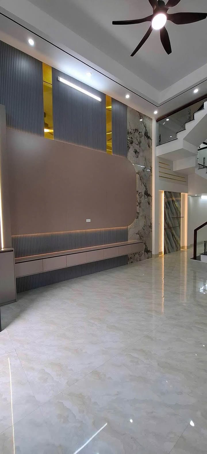 Nhà khu Mỹ Trung, 60m², giá 3,5 tỷ - Xây mới hiện đại, ô tô vào tận nhà!