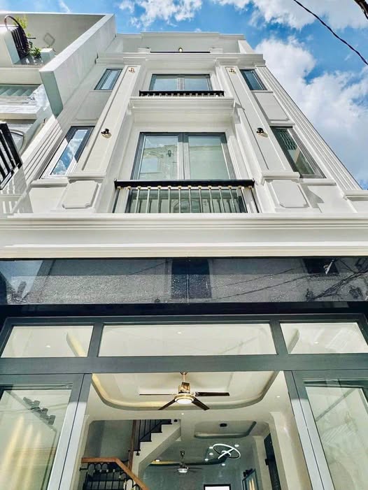 Nhà đẹp Cầu Giấy 43m² giá 1x tỷ - Lô góc thoáng mát, ô tô đỗ cửa!