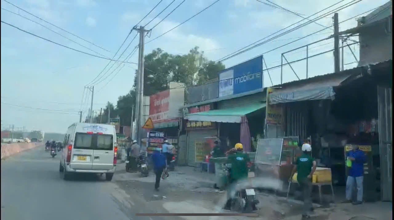 Đất thổ cư 1000m² mặt tiền đường DT 747, Tân Uyên - Giá chỉ 15 tỷ!