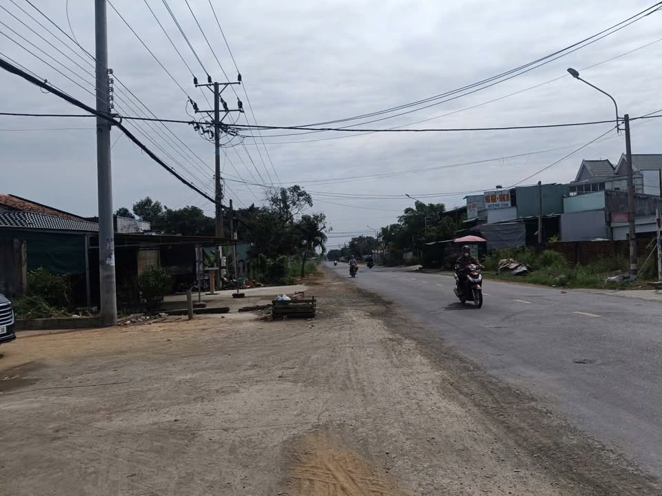 Nhà xưởng mặt tiền Đinh Đức Thiện 6.633m² giá 85 tỷ - Vị trí chiến lược thuận lợi!