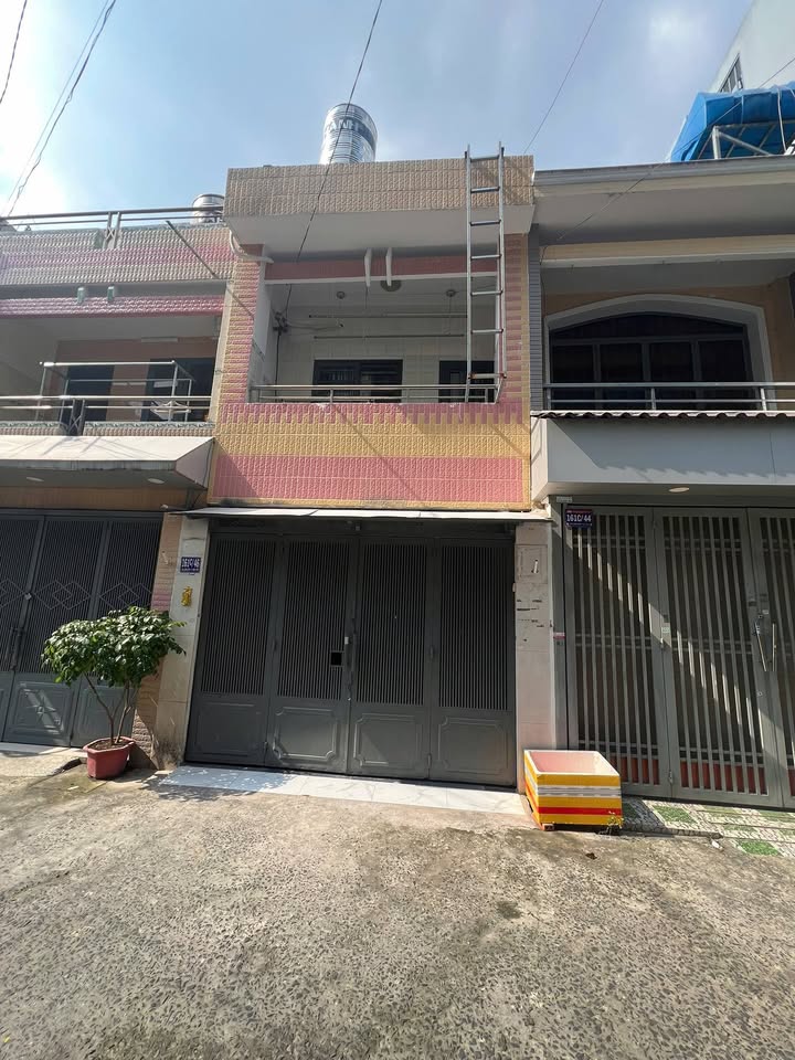 Nhà cho thuê hẻm xe tải Lạc Long Quân Q11 42m² giá 10 triệu - Tiện nghi đầy đủ!