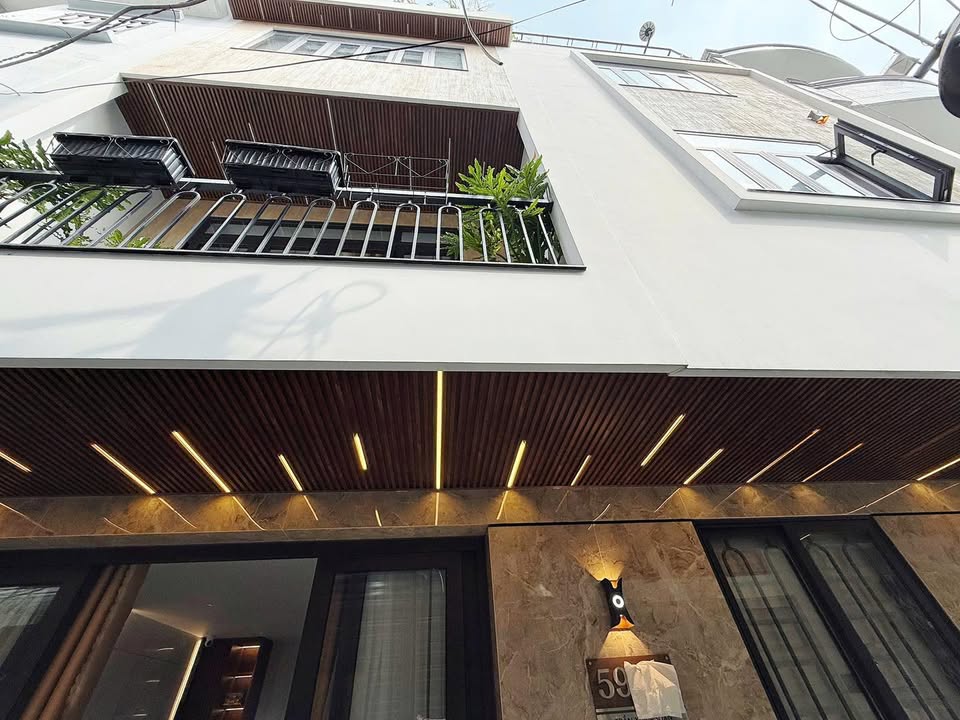 Nhà phố 4 tầng Quận 7 42.64m² giá 8.15 tỷ - Thiết kế châu Âu, dọn vào ở ngay!