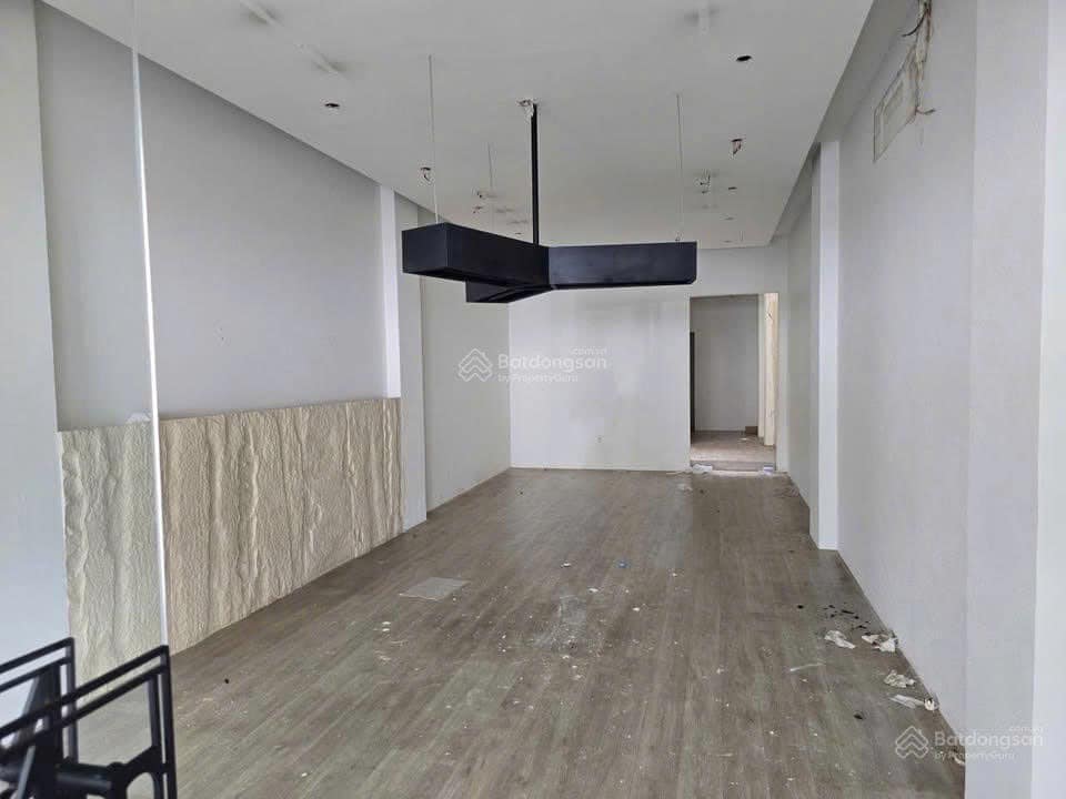 Nhà nguyên căn cho thuê đường Lê Thánh Tôn, Quận 1, 80m² - Vị trí kinh doanh lý tưởng!