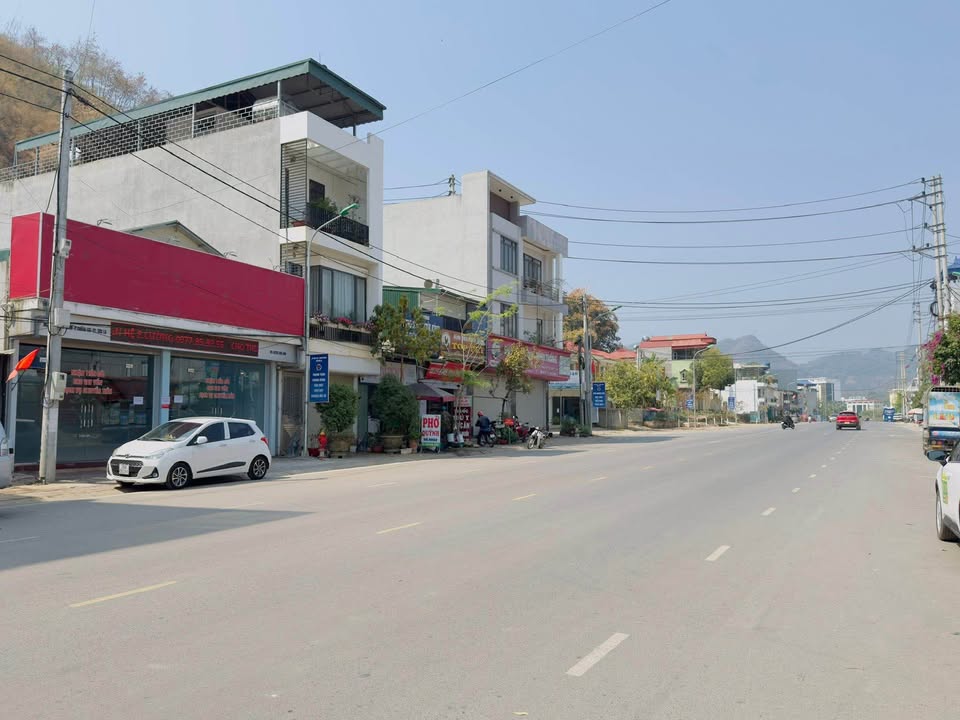 Bán nhà mặt phố Quyết Thắng 180m² giá 8.5 tỷ - Thích hợp làm văn phòng hoặc cửa hàng!