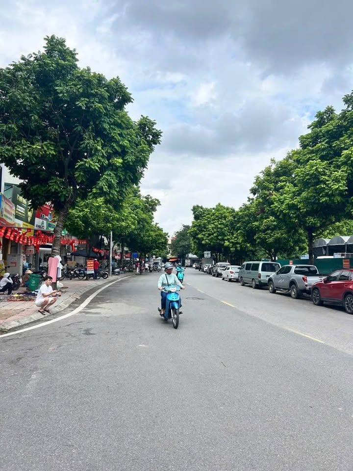 Đất Xóm Chợ Thạch Bàn 65m² giá 10 tỷ - Mặt ngõ ô tô vào thoải mái!