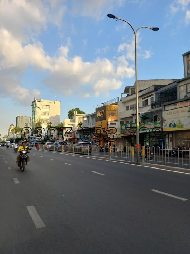 Cho thuê nguyên căn mặt tiền Phan Đăng Lưu, quận Phú Nhuận - Diện tích lớn, vị trí đắc địa!