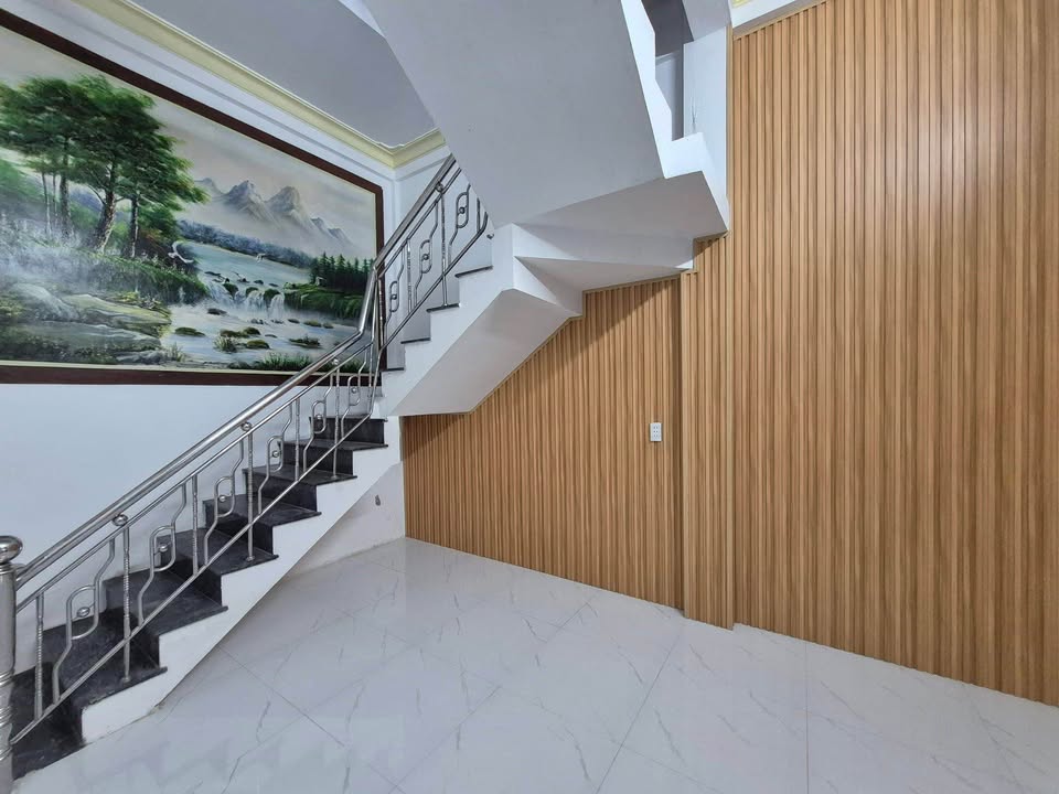 Nhà 2 tầng kiệt Lê Hồng Phong, Đông Hà 96m² giá 1.6 tỷ - Vị trí đắc địa, tiện ích đầy đủ!